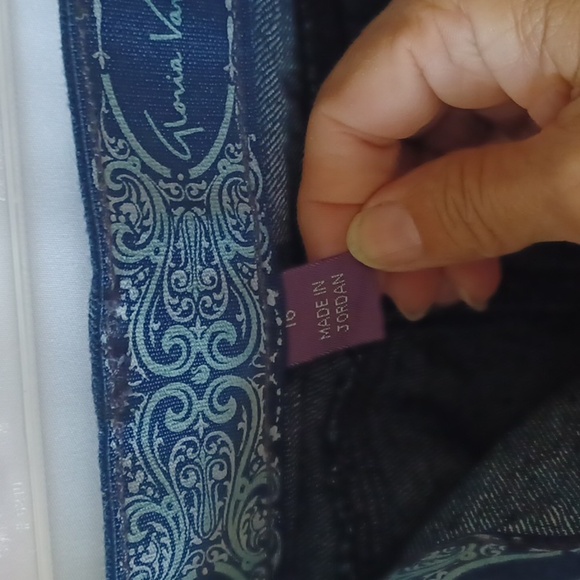 Gloria Vanderbilt crop jeans size 16, stretchy, 32" waist, 13" rise, 21" inseam - Picture 4 of 6